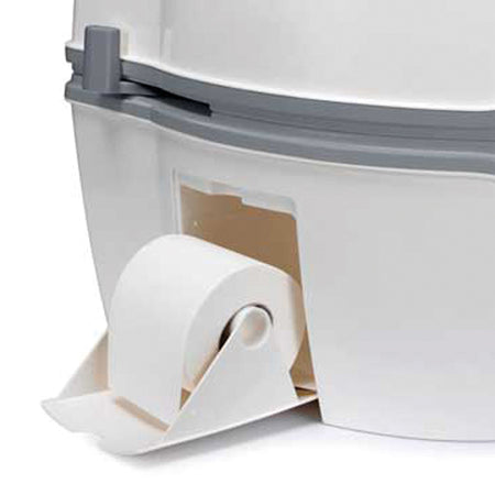 Porta Potti 565P toilet i brug på båd med låget åbent