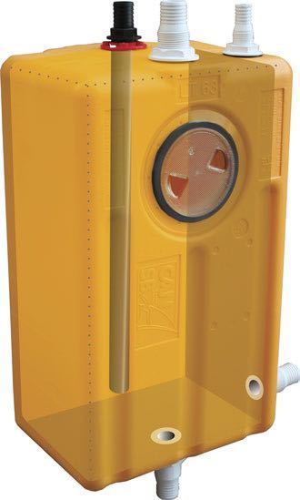 SeaTec septiktank i polyethylen set forfra, klar til installation på båd.