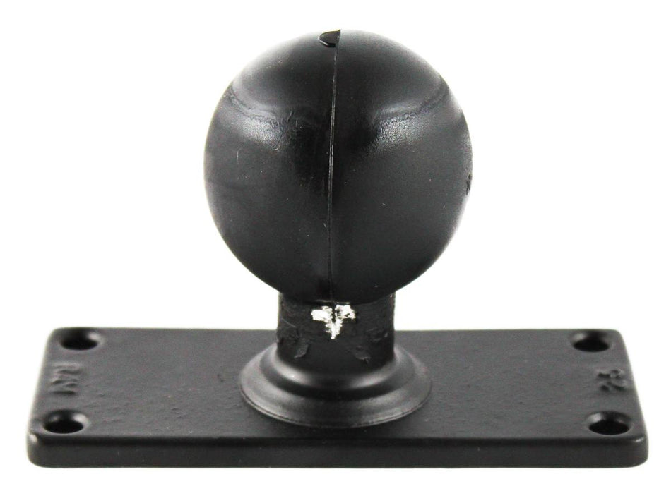 Ram Mounts base 50x125mm set fra siden, klar til montering.