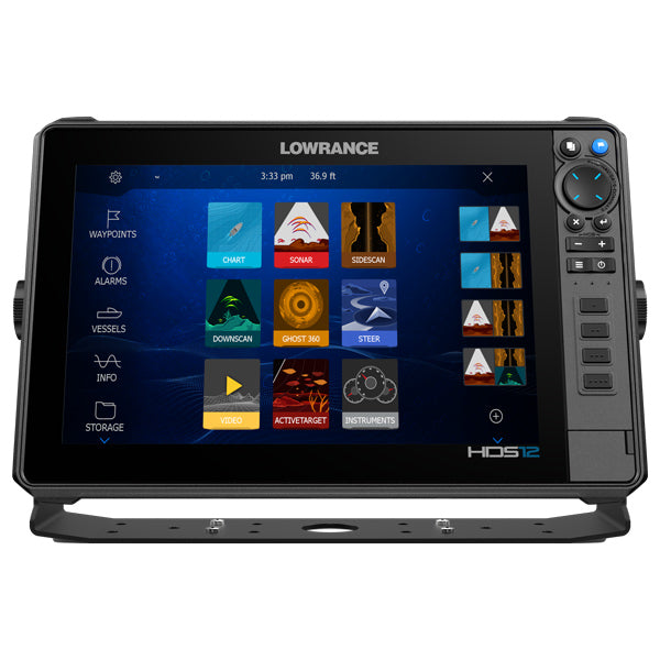 Lowrance HDS-12 PRO monteret på båd med havudsigt.