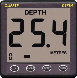 Nasa Repeater Clipper ekkolod monteret på bådsoverfladen, set fra siden.