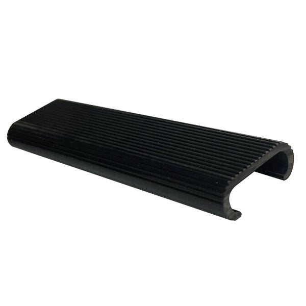 Sort PVC trin til badestiger fra SeaTec, set fra siden