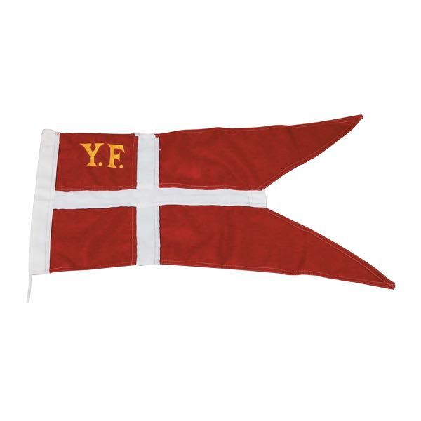1852 yachtflag i blå og hvid, monteret på en båd i solskin.