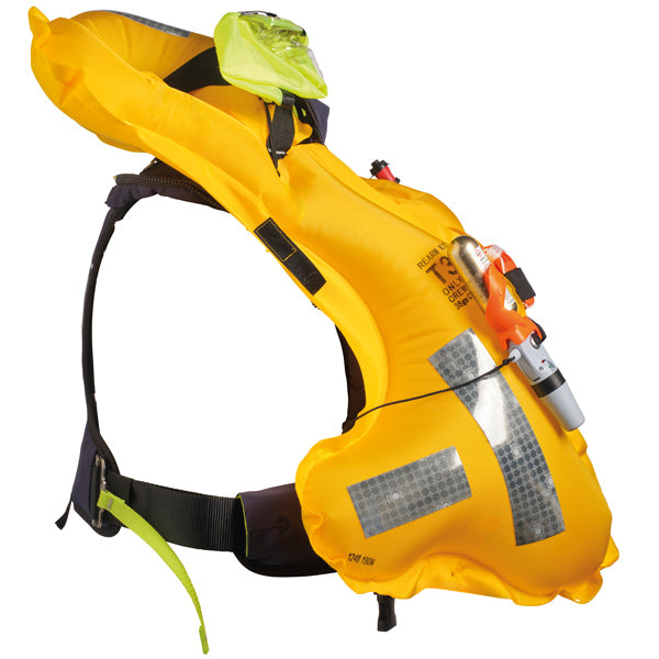 Crewsaver Ergofit 190N slynge i brug på en sejlads med bådudstyr omkring