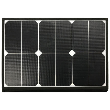 Epropulsion Spirit 1.0 foldebar solpanel i brug på båd, der oplader el-motor