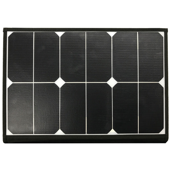 Epropulsion Spirit 1.0 foldebar solpanel i brug på båd, der oplader el-motor