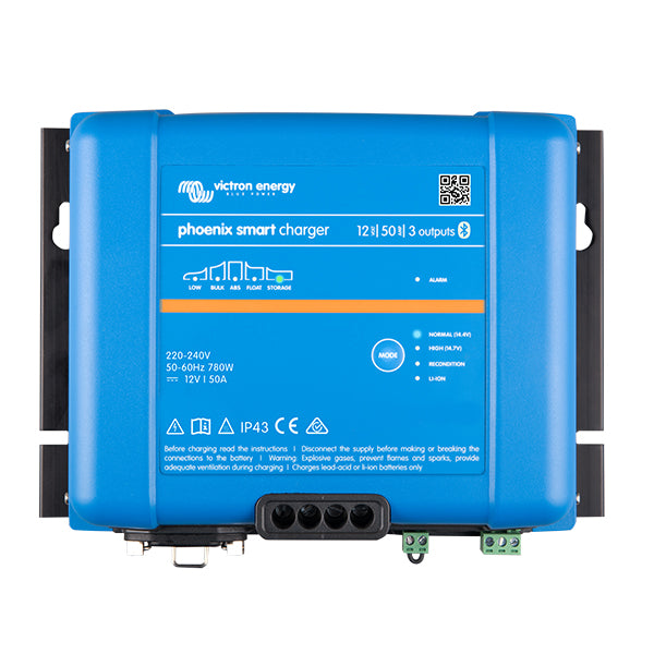 Victron Phoenix Smart IP43 lader 12V 30A set forfra med tydelig indikatorlampe.