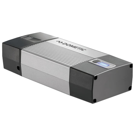 Dometic batterilader 4Amp i design med mål 90 x 55 x 220 mm