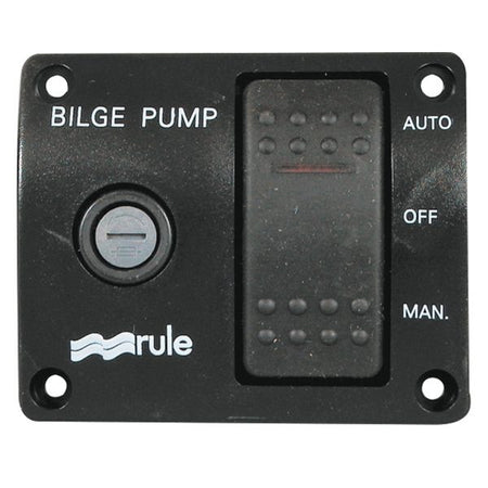 Rule pumpepanel 12v med sikringsholder monteret på bådsetup