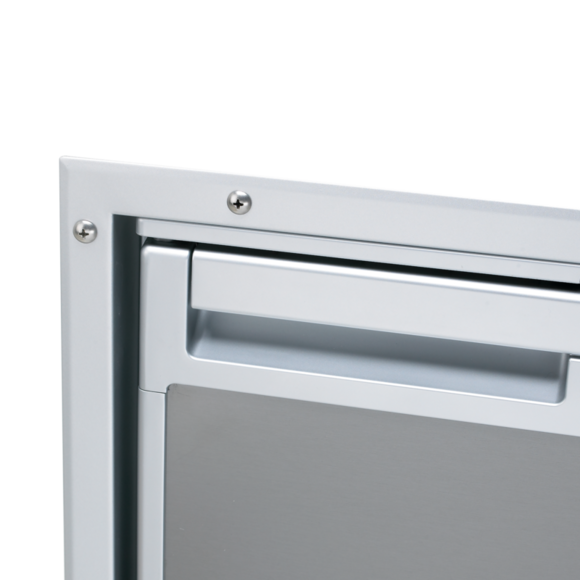 Dometic Coolmatic flush mount ramme set forfra med køleskab i båd