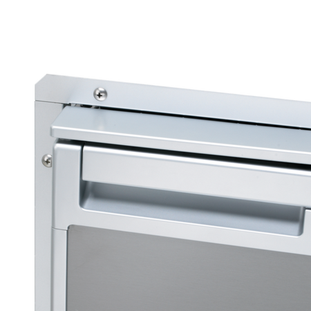 Dometic Coolmatic standard ramme til CR 80 set forfra med køleskabsdør åbnet