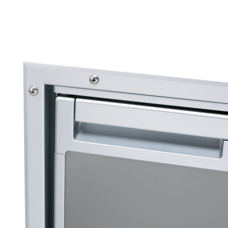 Dometic Coolmatic flush mount ramme monteret på båd