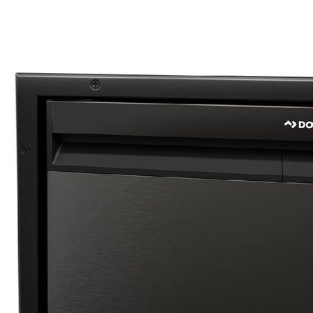 Dometic ramme i sort monteret på båd