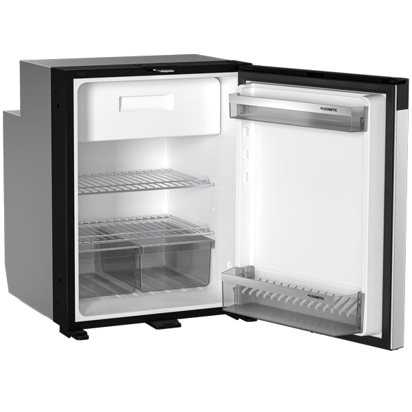 Dometic køleskab NRX0050S monteret på båd med indhold