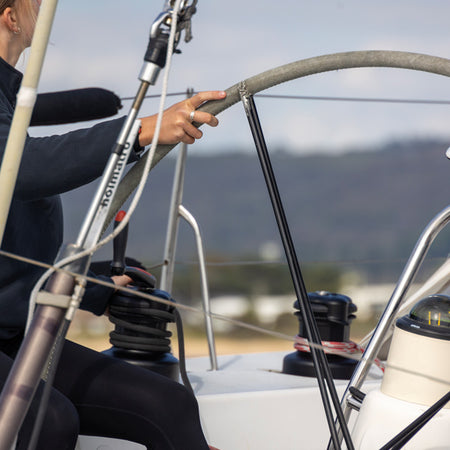 Ronstan spil 45 QT Orbit fra bagenden med mærkelogo.