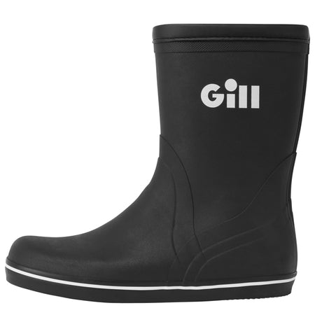 Gill 917 kort gummistøvle set fra siden, klar til brug på båden
