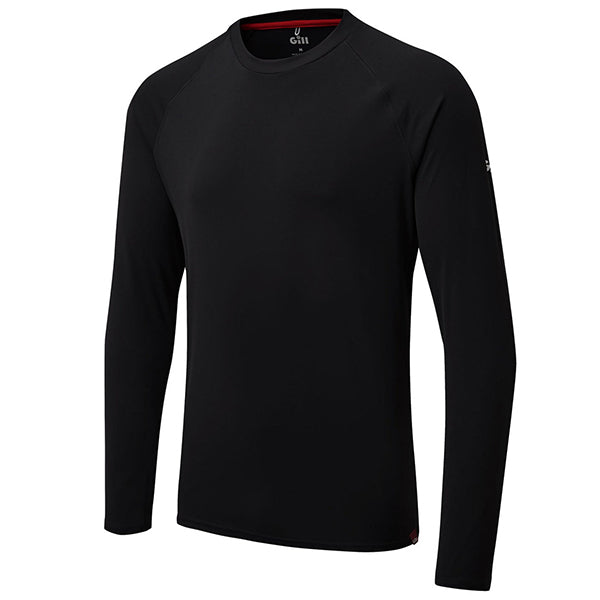 T-shirten er i brug under bådaktiviteter, synlig solbeskyttelse
