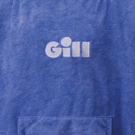 Gill, 5022 Changing Robe i blå hængende på en båd