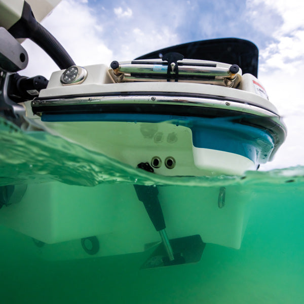 Bagsidevisning af Lenco trim tab installation