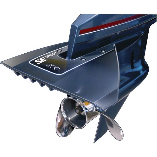 Hydrofoil SE Sport 300 i sort, monteret på en båd