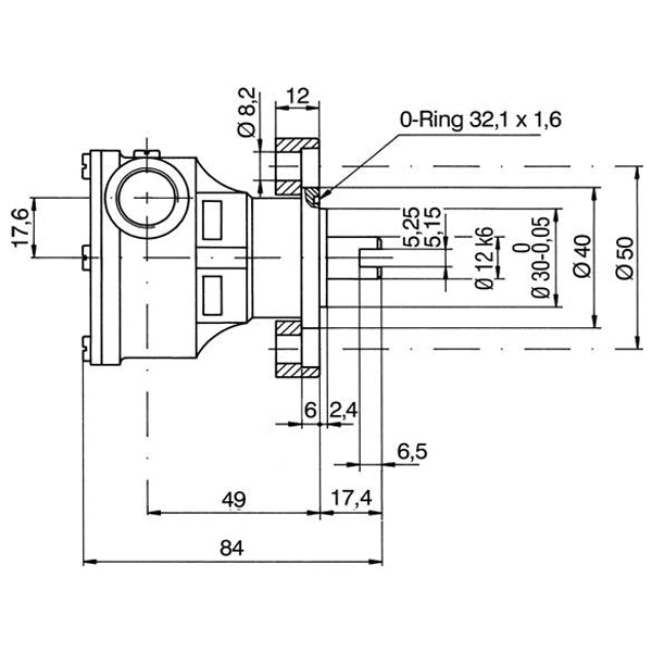 SeaTec, Pumpe med flange til motor ST135 installeret på bådens motorpanel.