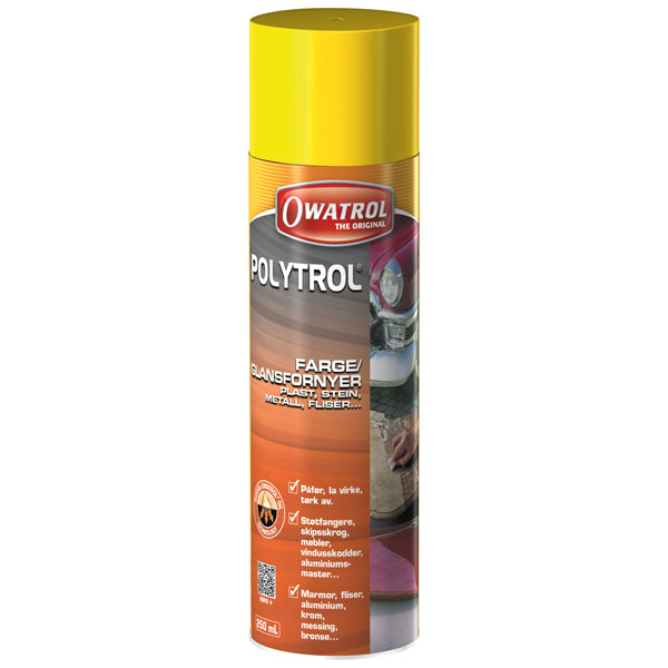 Owatrol Polytrol Spray 250ml stående på en båd ved siden af udstyr