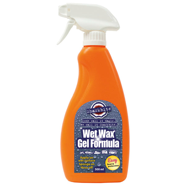 Sharkbite Wet Wax Gel Formula i en 500 ml flaske, ideel til bådpleje