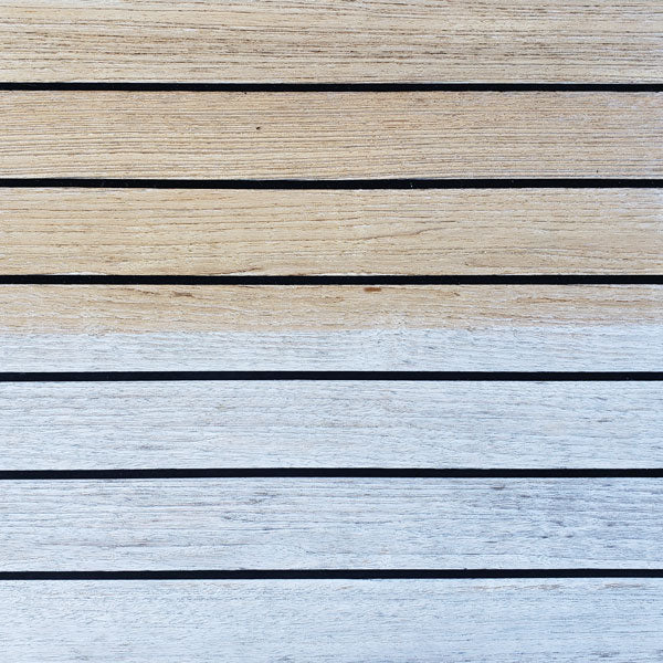 Flaske med Star Brite teak cleaner, brugt til rengøring af båddecor