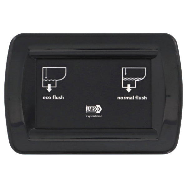 Jabsco Quiet Flush E2 toilet i brug med komfortabel flush-funktion