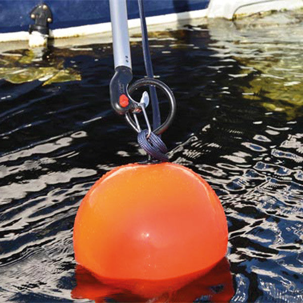 Sidevisning af teleskopbådshagen under brug