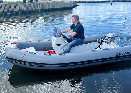 Epropulsion Navy 3.0 EVO installeret på båds bagende