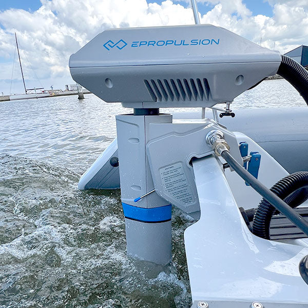 Epropulsion motor i drift på vandet