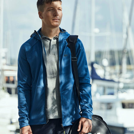 Gill, 1101 Dart Hoodie set bagfra med hætten oppe