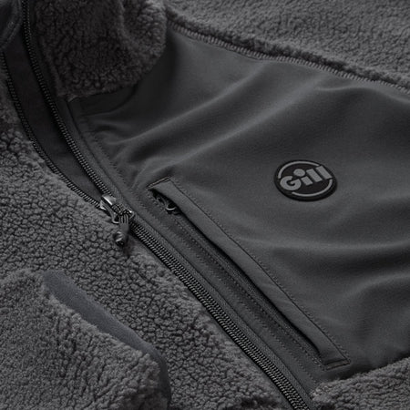 Gill fleece jakke grå set bagfra, ideel til maritime aktiviteter.