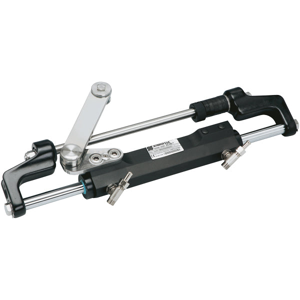 Ultraflex cylinder model 1 installeret på båd med motor