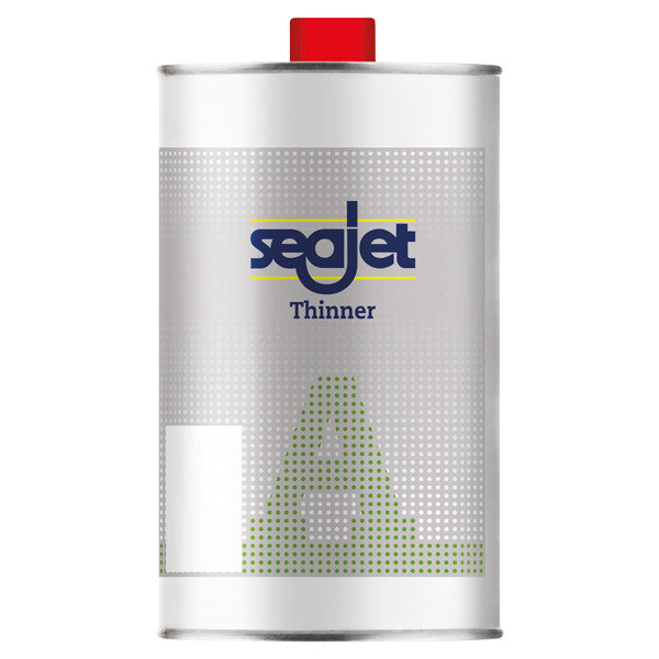 SeaJet Thinner A 1L flaske placeret på bådudstyr